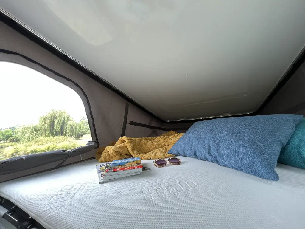 Flex-Confort-PLUS-campervan-4-plaatsen-bovenbed.webp