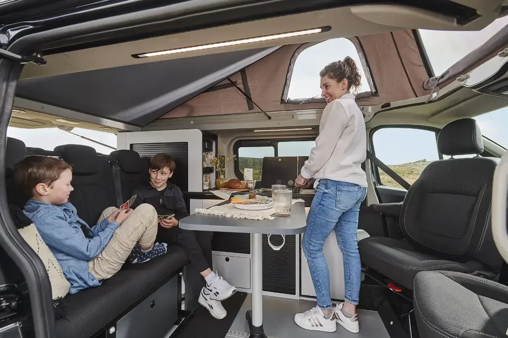 Flex-5-campervan-5-plaatsen-hefdak.webp