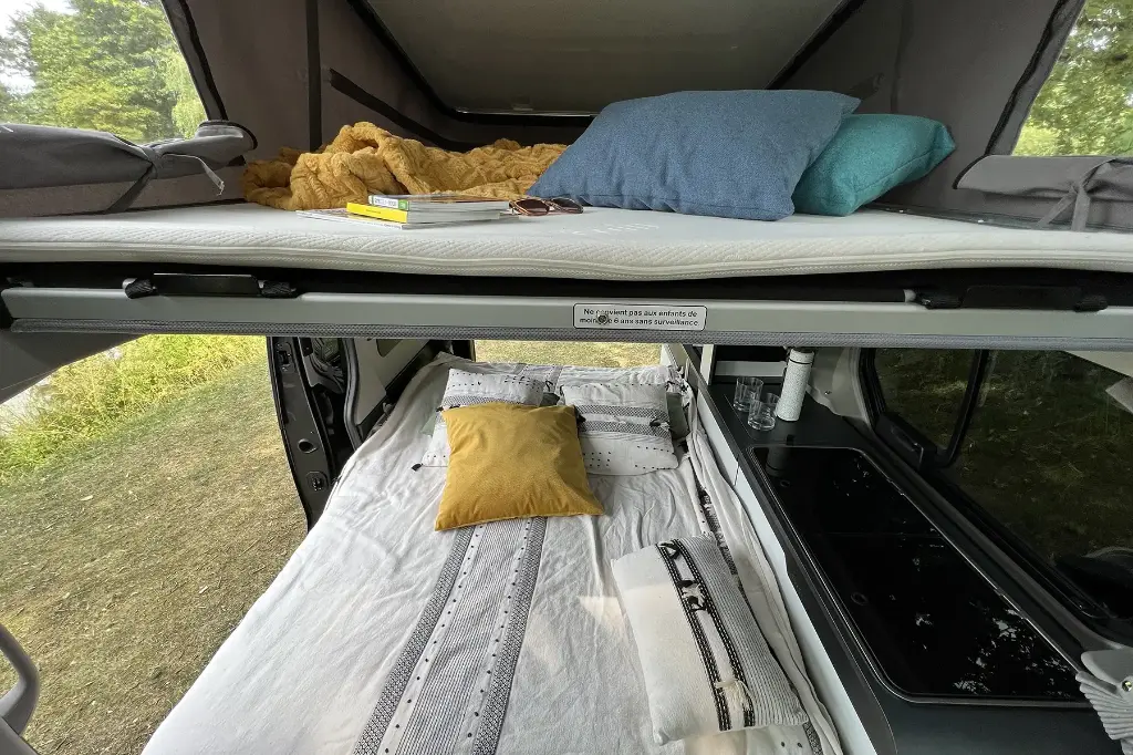 Flex-5-campervan-5-plaatsen-4-slaaplaatsen.webp