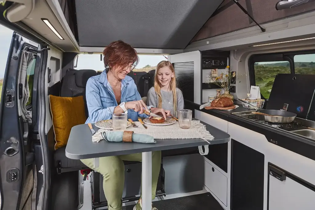Flex-5-campervan-met-keukenruimte.webp